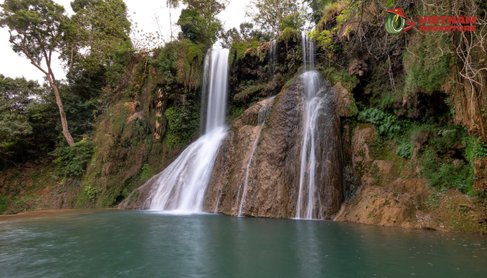 Admiring Dai Yem Waterfall in Moc Chau Vietnam 